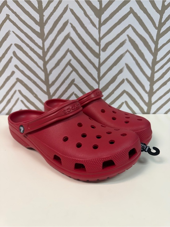 CROCS Other - NWT Men’s Crocs Classic in Color Pepper Roomy Fit Size 13